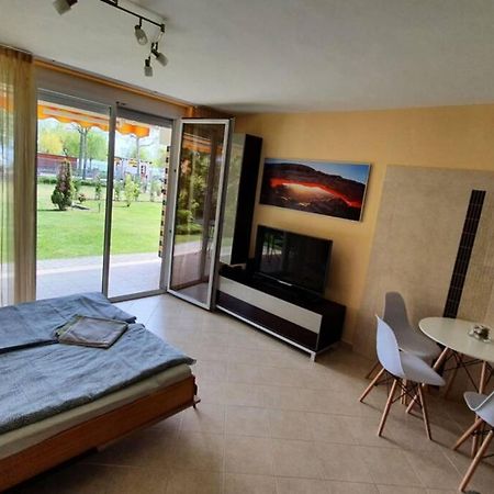 Igenyes 4 Fos Apartman Koezvetlen A Strandnal Apartment Csopak Exterior photo